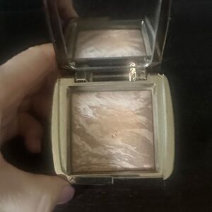 Hourglass Ambient Lighting Bronzer in Marble Tan